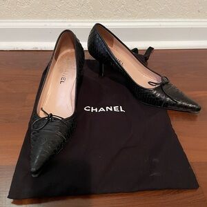 RARE! Authentic Chanel black python kitten heel size 40